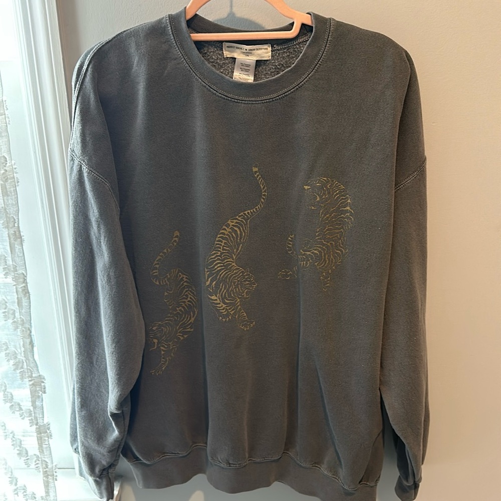 urban outfitters gray tiger sweatshirt
